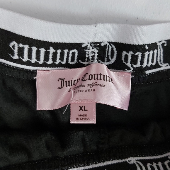 Juicy Couture Black Velvet Shorts sz XL - Picture 2 of 3